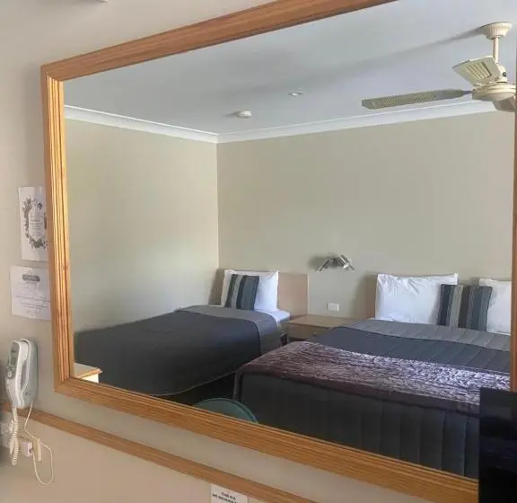 スタンダードトリプルルーム, Tumbarumba Motel & Elms Restaurant