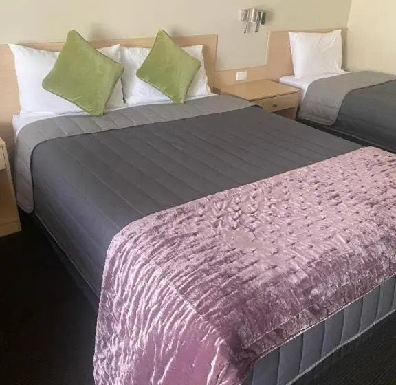 スタンダードトリプルルーム, Tumbarumba Motel & Elms Restaurant