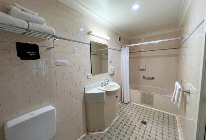 标准三人间, Tumbarumba Motel & Elms Restaurant