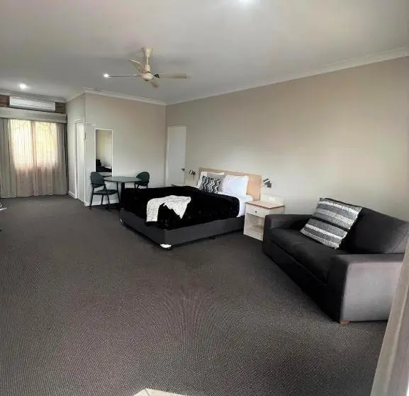 デラックスルーム, Tumbarumba Motel & Elms Restaurant