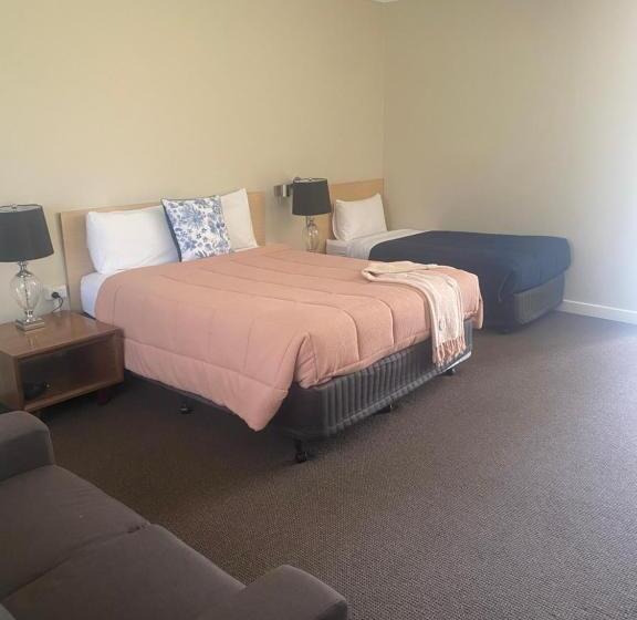 Трехместный Номер Deluxe, Tumbarumba Motel & Elms Restaurant