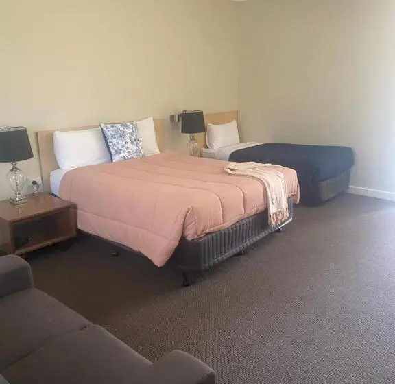 デラックストリプルルーム, Tumbarumba Motel & Elms Restaurant