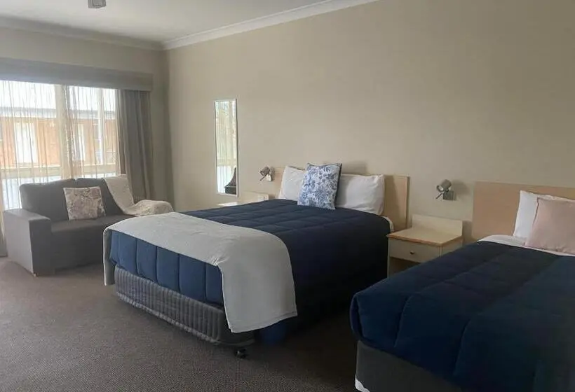 デラックストリプルルーム, Tumbarumba Motel & Elms Restaurant