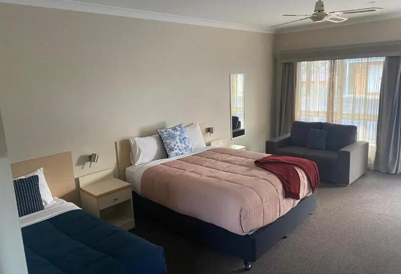 デラックストリプルルーム, Tumbarumba Motel & Elms Restaurant