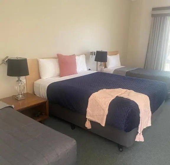 デラックスの４人部屋, Tumbarumba Motel & Elms Restaurant