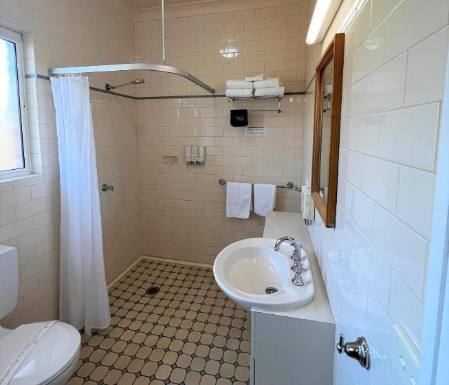 四人豪华间, Tumbarumba Motel & Elms Restaurant