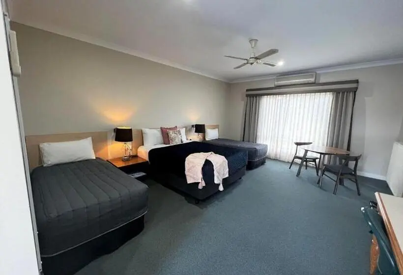 デラックスの４人部屋, Tumbarumba Motel & Elms Restaurant