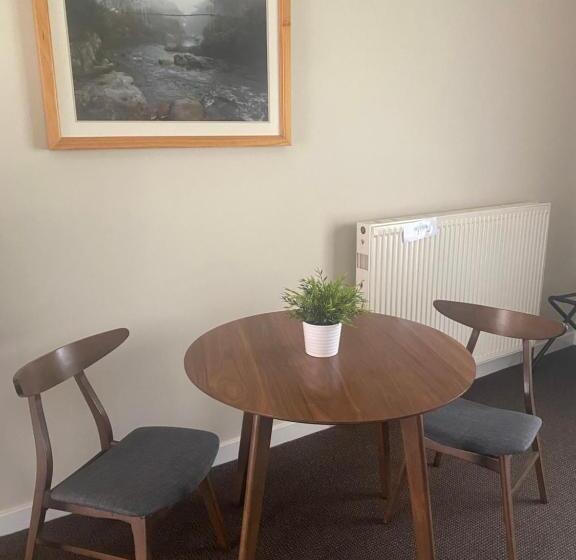 带大床的豪华间, Tumbarumba Motel & Elms Restaurant