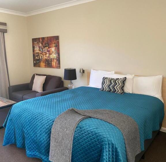 带大床的豪华间, Tumbarumba Motel & Elms Restaurant