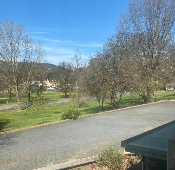 スーペリアトリプルルーム, Tumbarumba Motel & Elms Restaurant