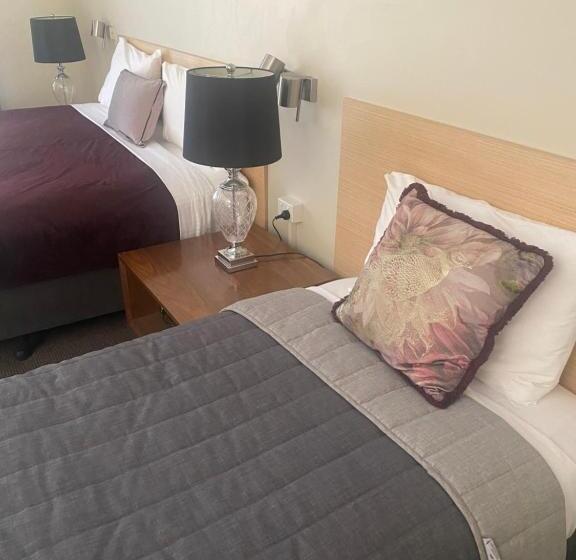 高级三人间, Tumbarumba Motel & Elms Restaurant