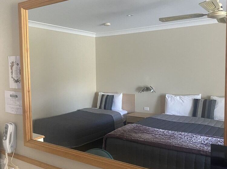 标准三人间, Tumbarumba Motel & Elms Restaurant