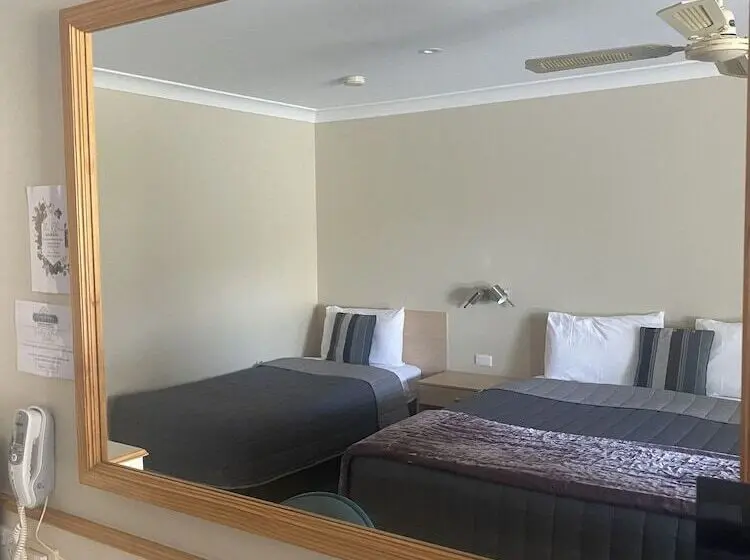 スタンダードトリプルルーム, Tumbarumba Motel & Elms Restaurant