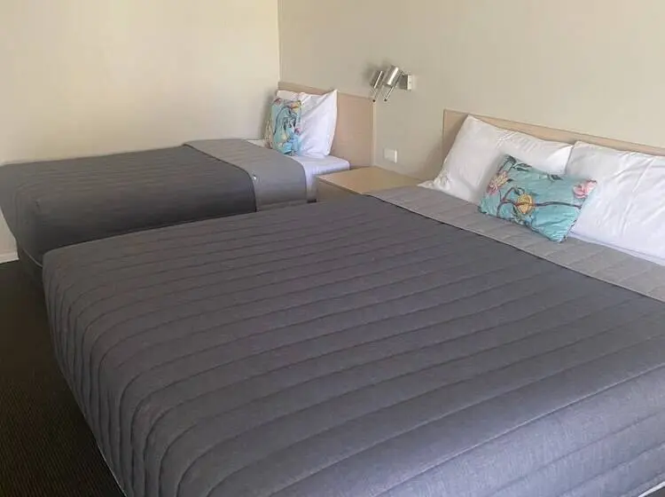 スタンダードトリプルルーム, Tumbarumba Motel & Elms Restaurant