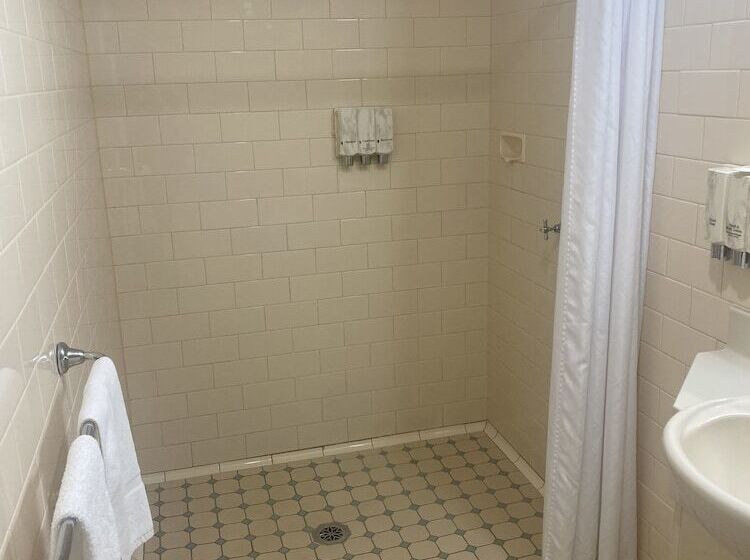 标准三人间, Tumbarumba Motel & Elms Restaurant