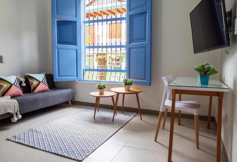 شقة غرفتين, Azulado Jericó