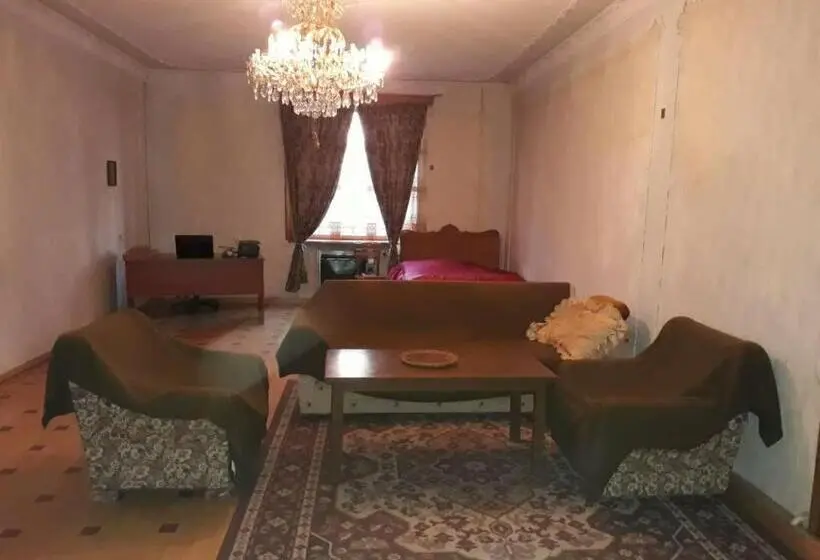 اتاق لوکس سه تخته, Guli