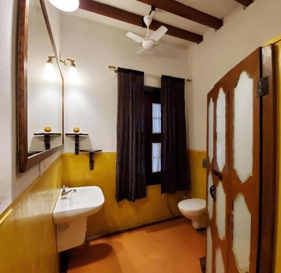 חדר סטנדרט יחיד, Kariappa House