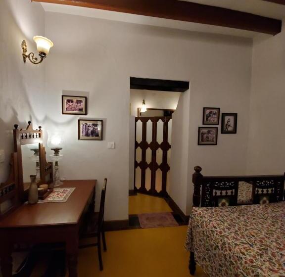 חדר סטנדרט יחיד, Kariappa House