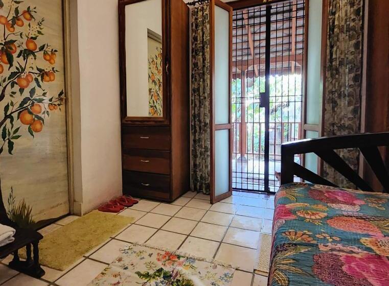 חדר יחיד נוף לגינה, Kariappa House