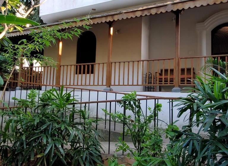 חדר יחיד נוף לגינה, Kariappa House