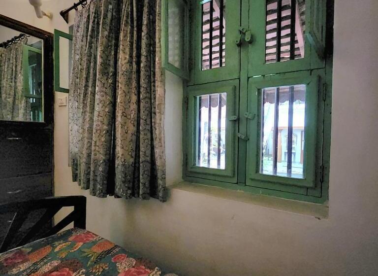 חדר יחיד נוף לגינה, Kariappa House