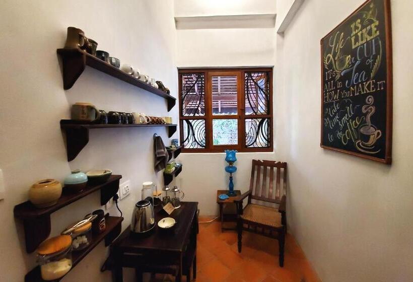 חדר דחוקס עם מיטת קינג, Kariappa House