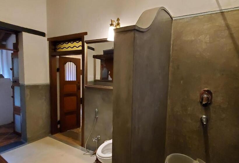 استودیوی لوکس, Kariappa House