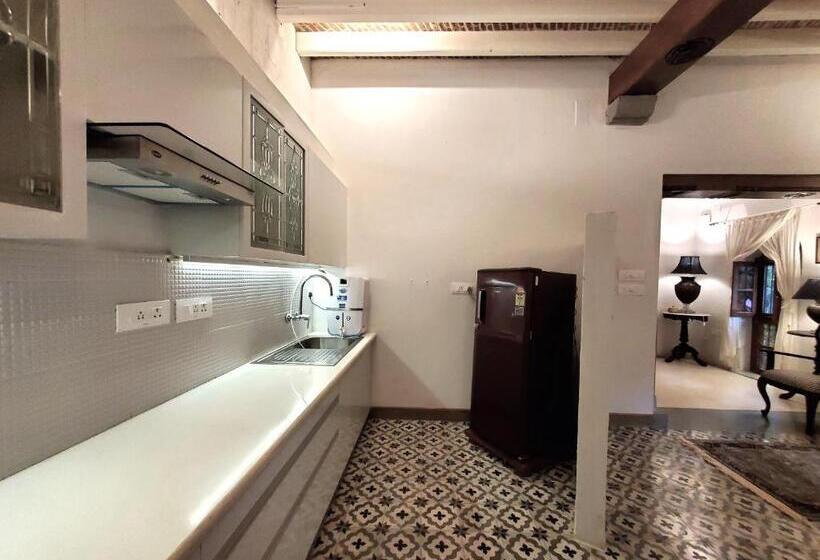 סטודיו דלוקס, Kariappa House