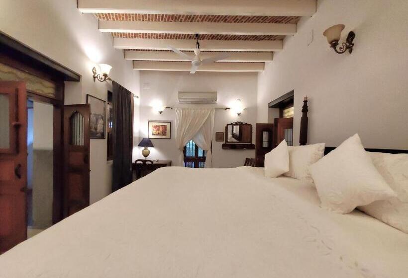 סטודיו דלוקס, Kariappa House