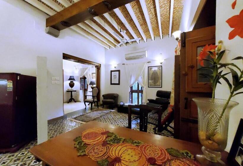 סטודיו דלוקס, Kariappa House