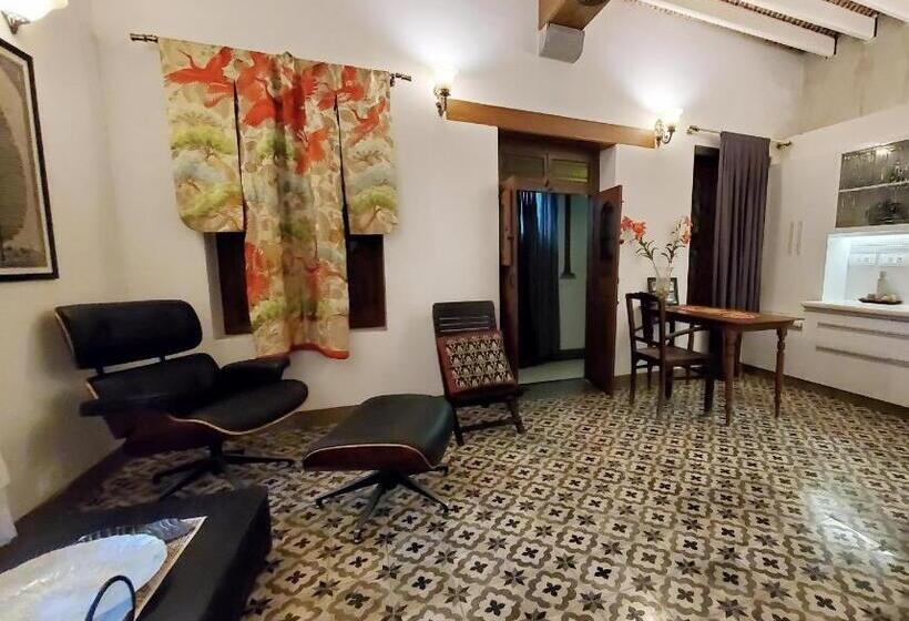 استودیوی لوکس, Kariappa House
