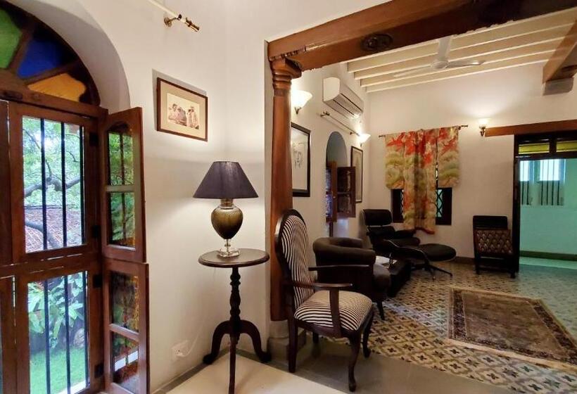 סטודיו דלוקס, Kariappa House