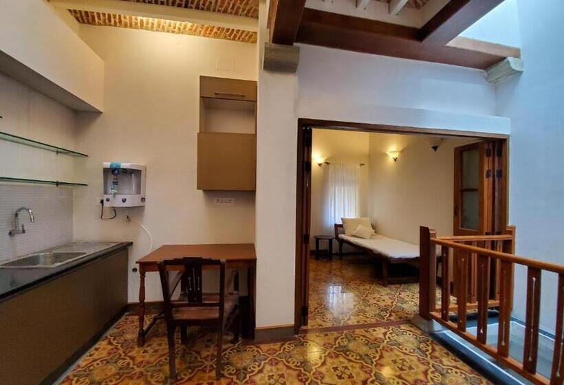 סוויטה משפחתית, Kariappa House