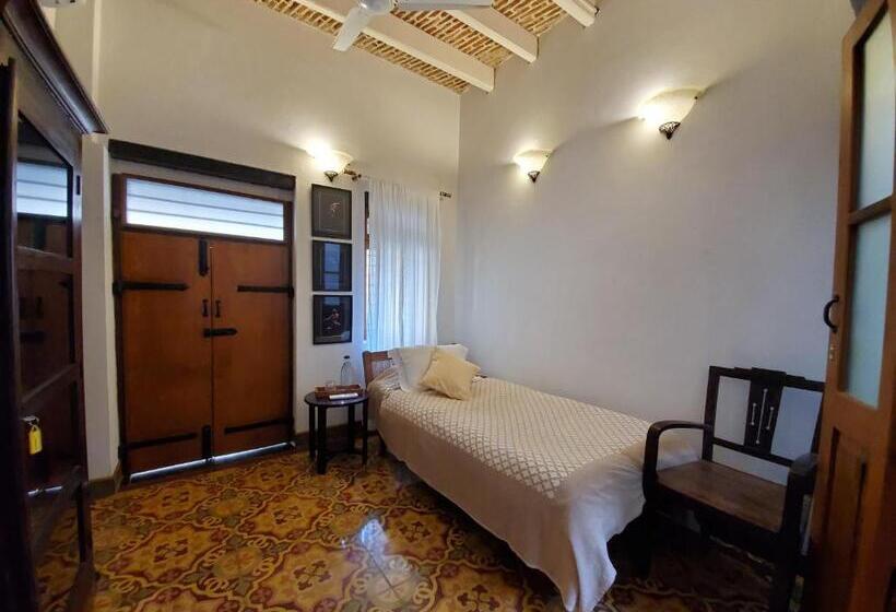 سوییت خانوادگی, Kariappa House