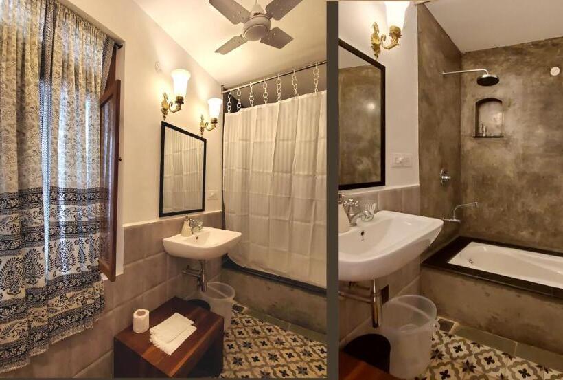 סטודיו סטנדרט, מיטה זוגית, Kariappa House