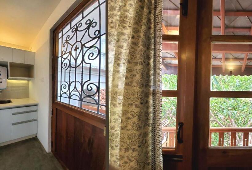 סטודיו סטנדרט, מיטה זוגית, Kariappa House