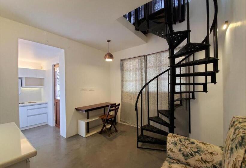 استودیو استاندارد با تخت کینگ, Kariappa House