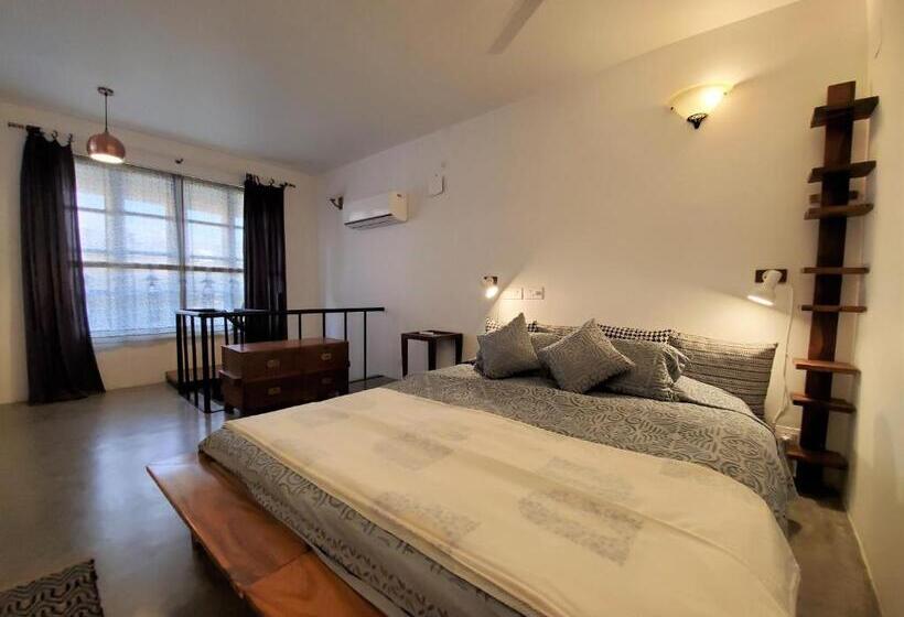 סטודיו סטנדרט, מיטה זוגית, Kariappa House