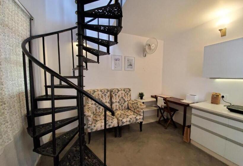 סטודיו סטנדרט, מיטה זוגית, Kariappa House