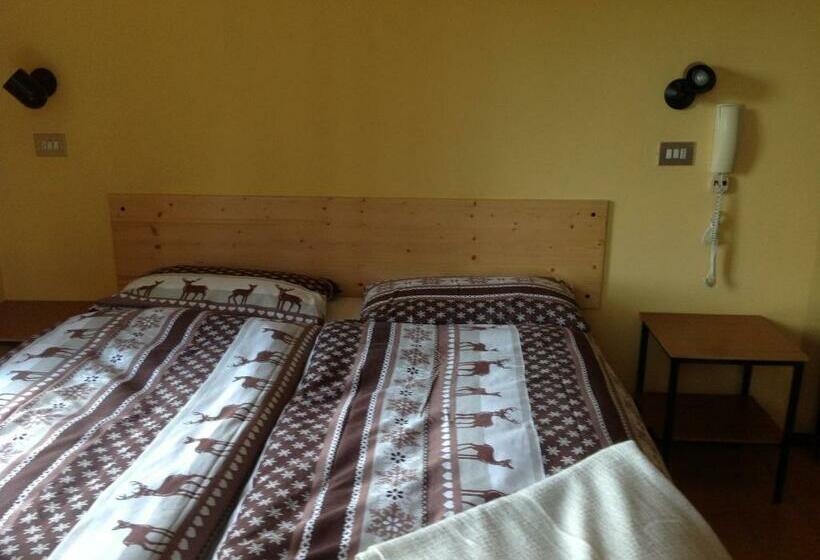 اتاق استاندارد سه نفره, Albergo Al Forte