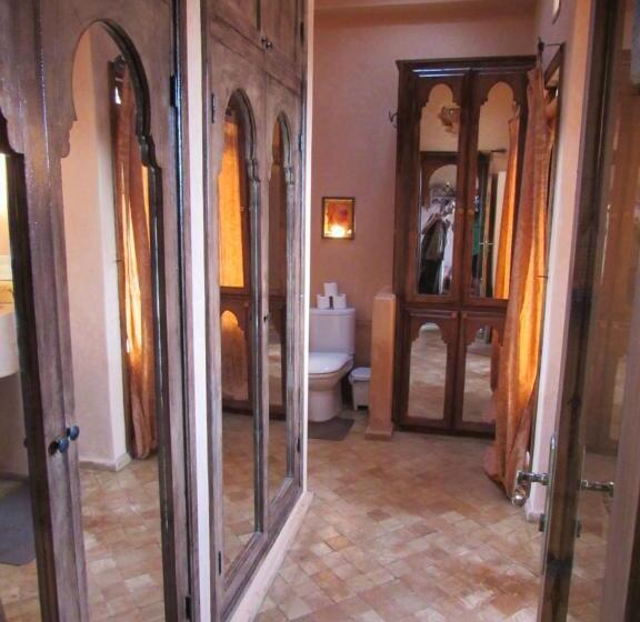 جناح مطلّ علي البحر, Dar Danse, The Bubble On The Beach