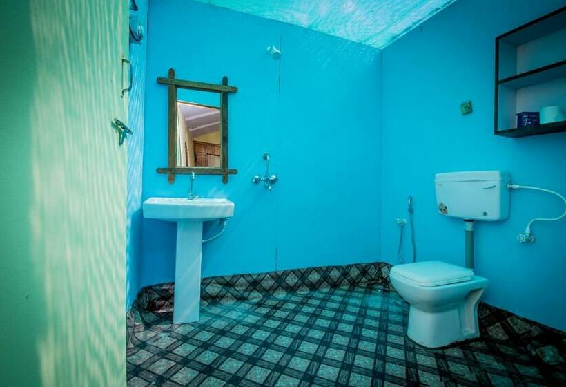 غرفة ديلوكس مطلّة علي البحر مزوَّدة بشُرفة, Om Sai Beach Huts