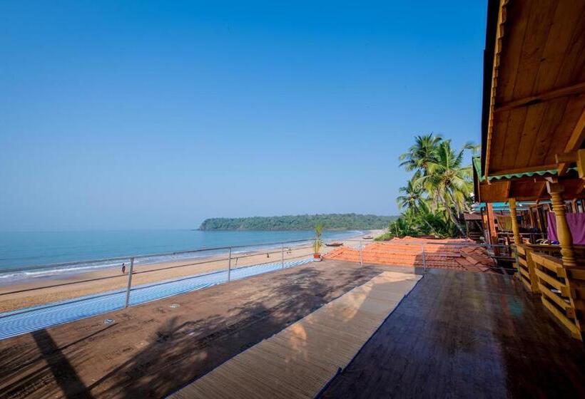 غرفة ديلوكس مطلّة علي البحر مزوَّدة بشُرفة, Om Sai Beach Huts