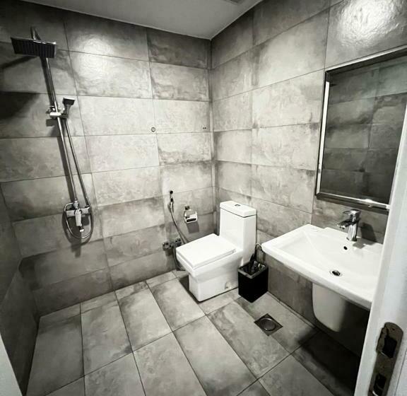 شقة غرفتين, Rosemary