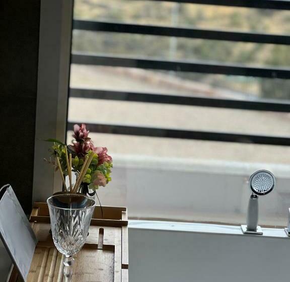 غرفة ديلوكس, Rosemary