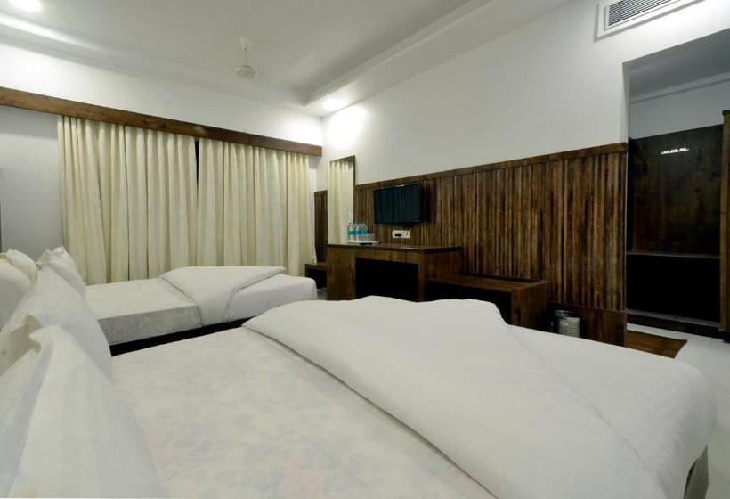 Четырехместный Номер Deluxe, Dwarka Park