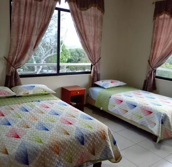اتاق خانوادگی, Cucuve Eco Hostal