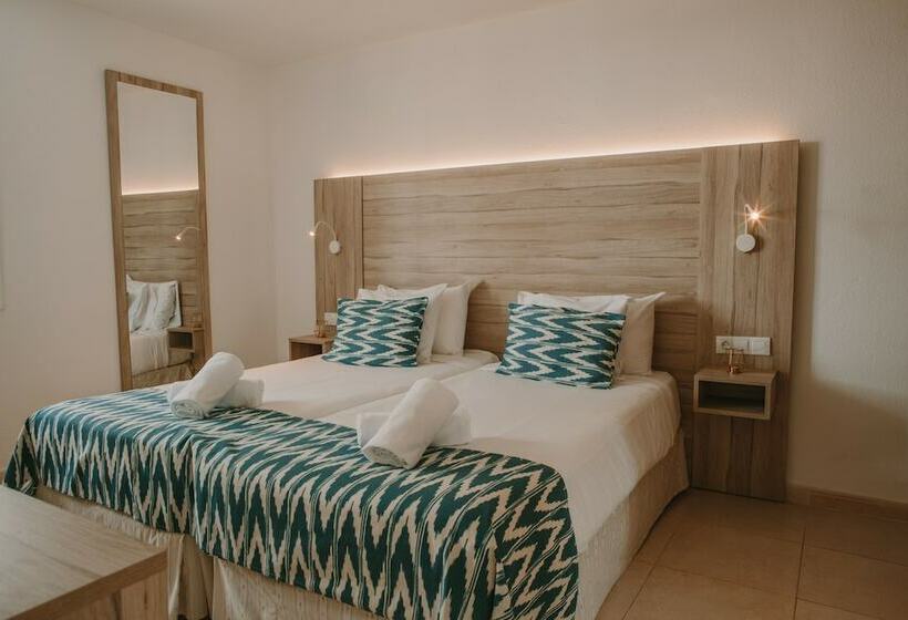 דירת חדר פרמיום עם נוף לבריכה, Aparthotel Playa del Sol - Adults Only