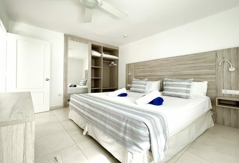 דירת חדר פרמיום עם נוף לבריכה, Aparthotel Playa del Sol - Adults Only